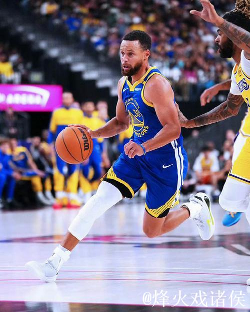 本赛季库里出战时勇士9胜8负，缺席时球队4胜5负